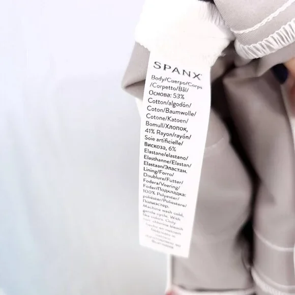 Spanx Pull On Shorts On The Go 6" White Women Small Silver Lining Chinos New - Picture 12 of 12